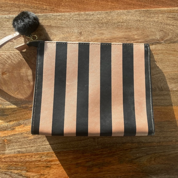 Rare Betsey Johnson Rose Gold and Black Striped Large Wristlet- *BRAND NEW* - Picture 2 of 6